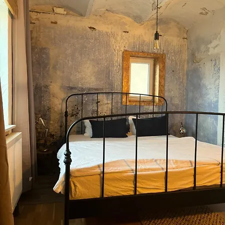 Rustikales Farmhaus Mit Whirlpool 別荘 *