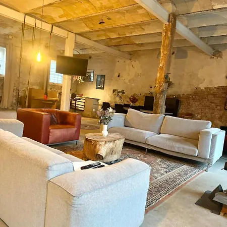 Vakantiehuis Rustikales Farmhaus Mit Whirlpool