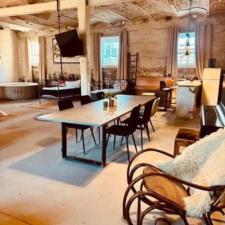 Rustikales Farmhaus Mit Whirlpool 別荘